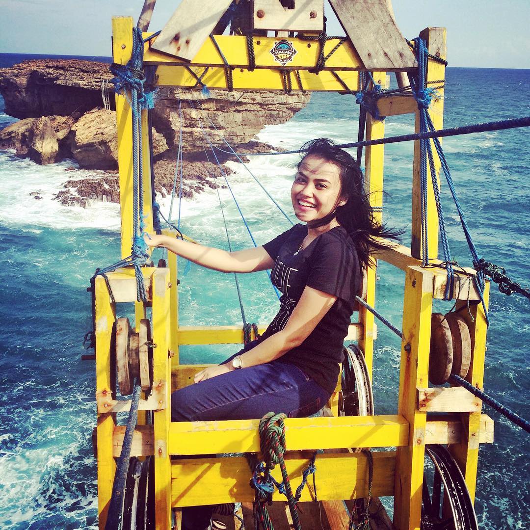 Gondola pantai timang