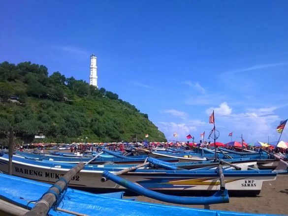 Kapal Nelayan Pantai Baron