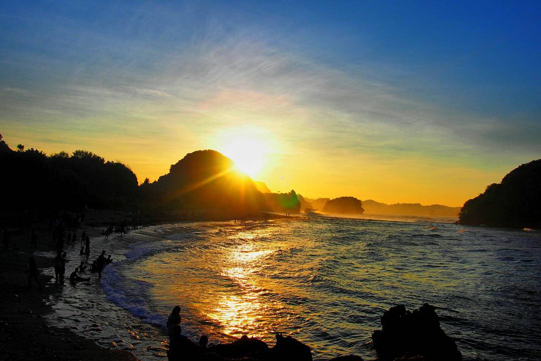 Sunrise pantai gua cina