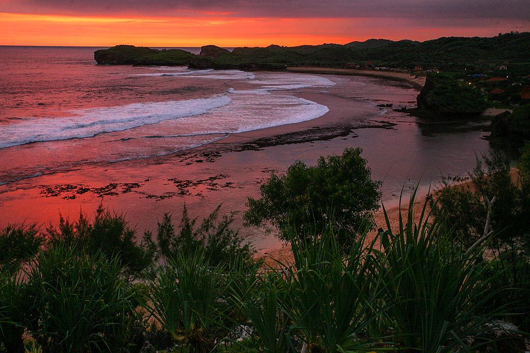 Sunset pantai sundak