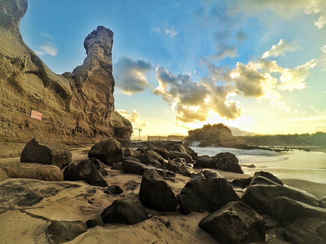 Pantai klayar pacitan