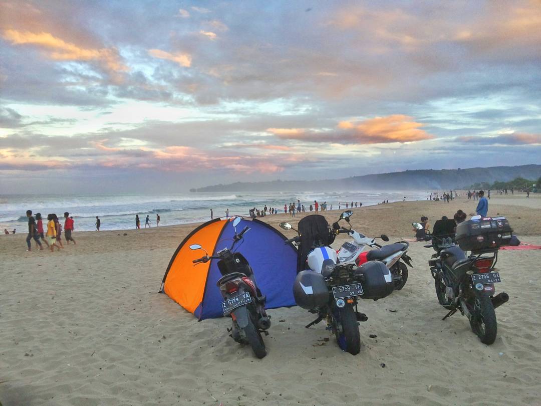 camping di pantai sawarna