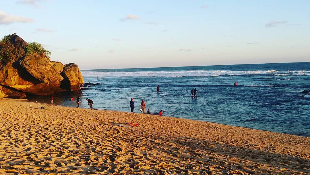 pantai indrayanti gunungkidul