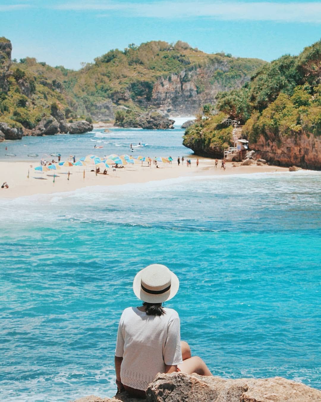 Pemandangan pantai drini