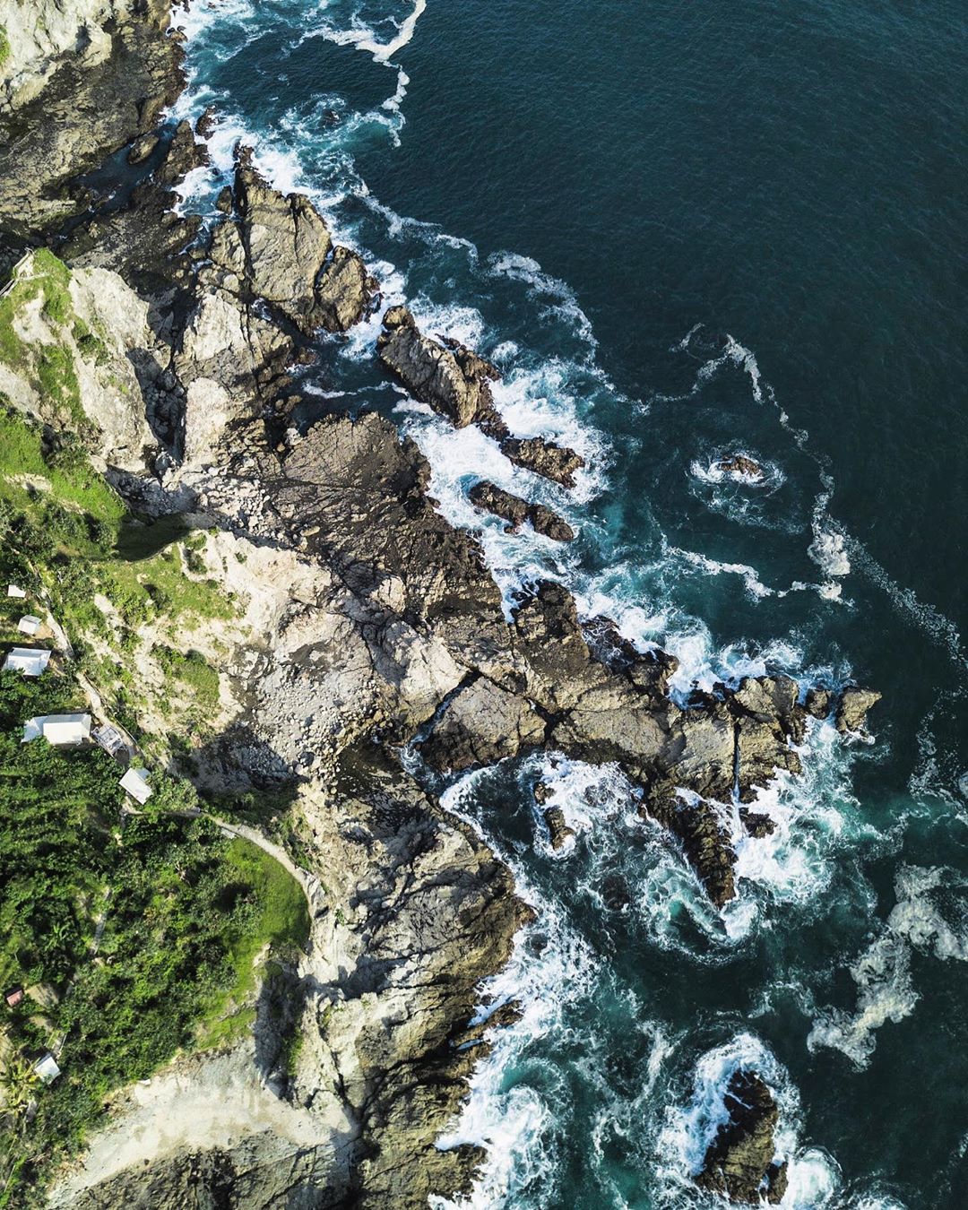 foto drone pantai siung