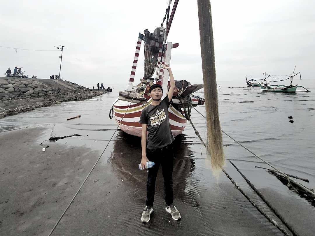 Perahu nelayan pantai bletok