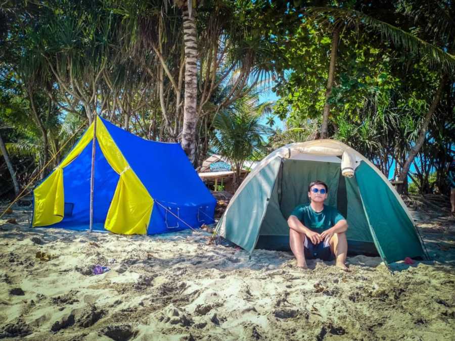 Camping di pantai minajaya