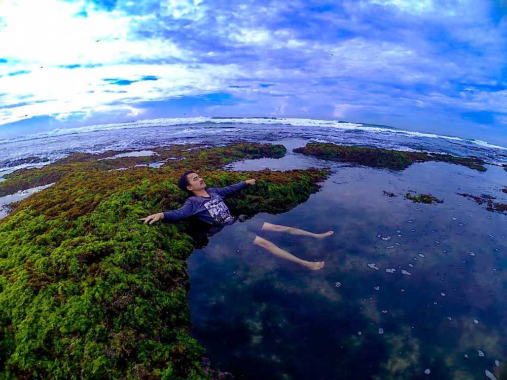 Foto pantai minajaya