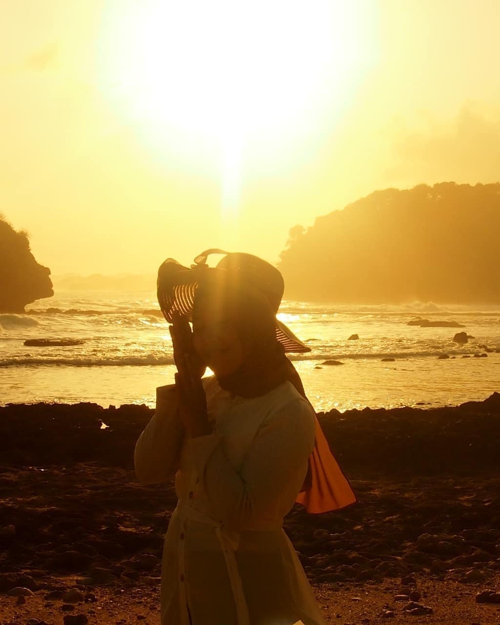 Foto sunset pantai papuma