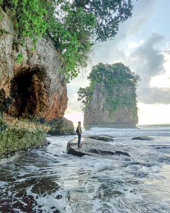 Pantai batu karas