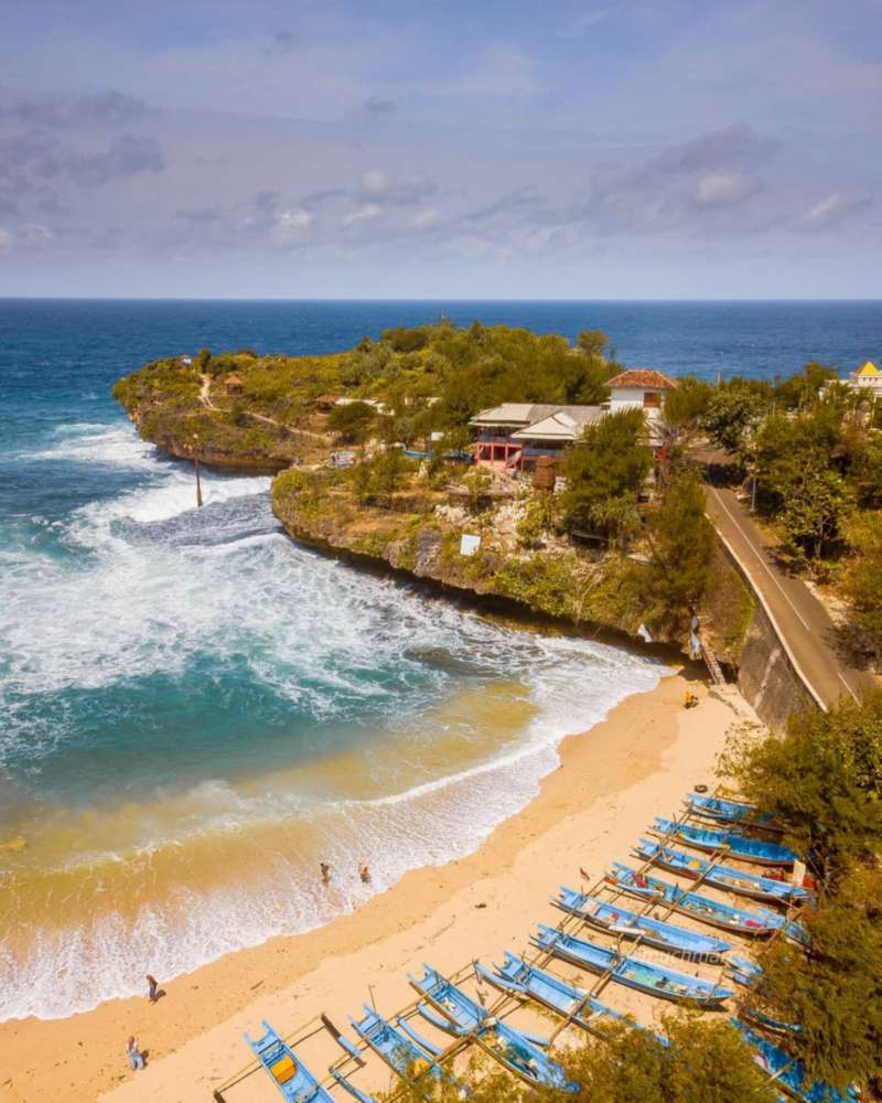 Pantai Gesing: Harga Tiket Masuk Murah dan Tempat Mancing Populer