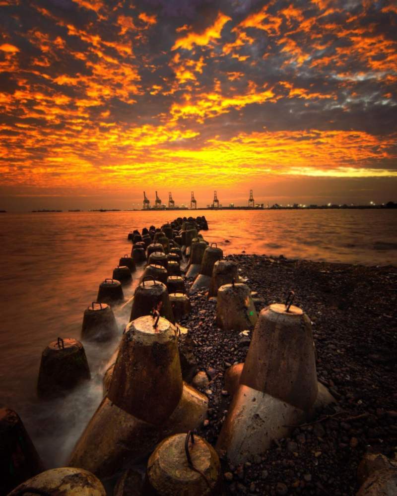 Pemecah ombak pantai cipta