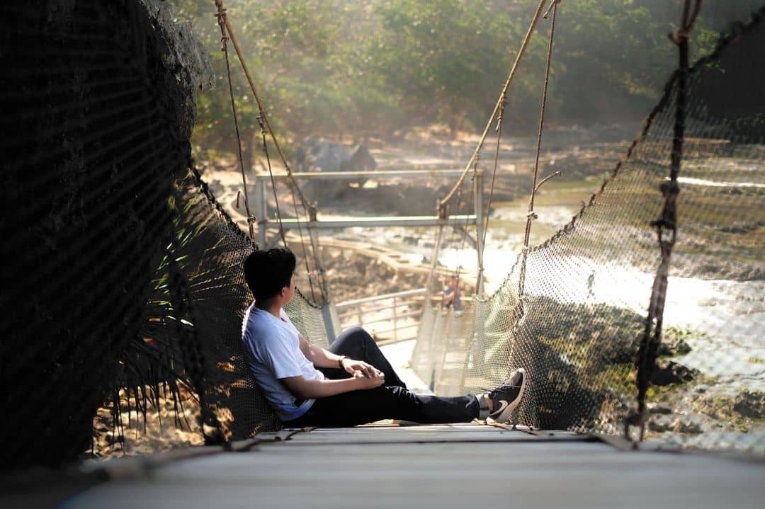 jembatan gantung pantai karang bokor