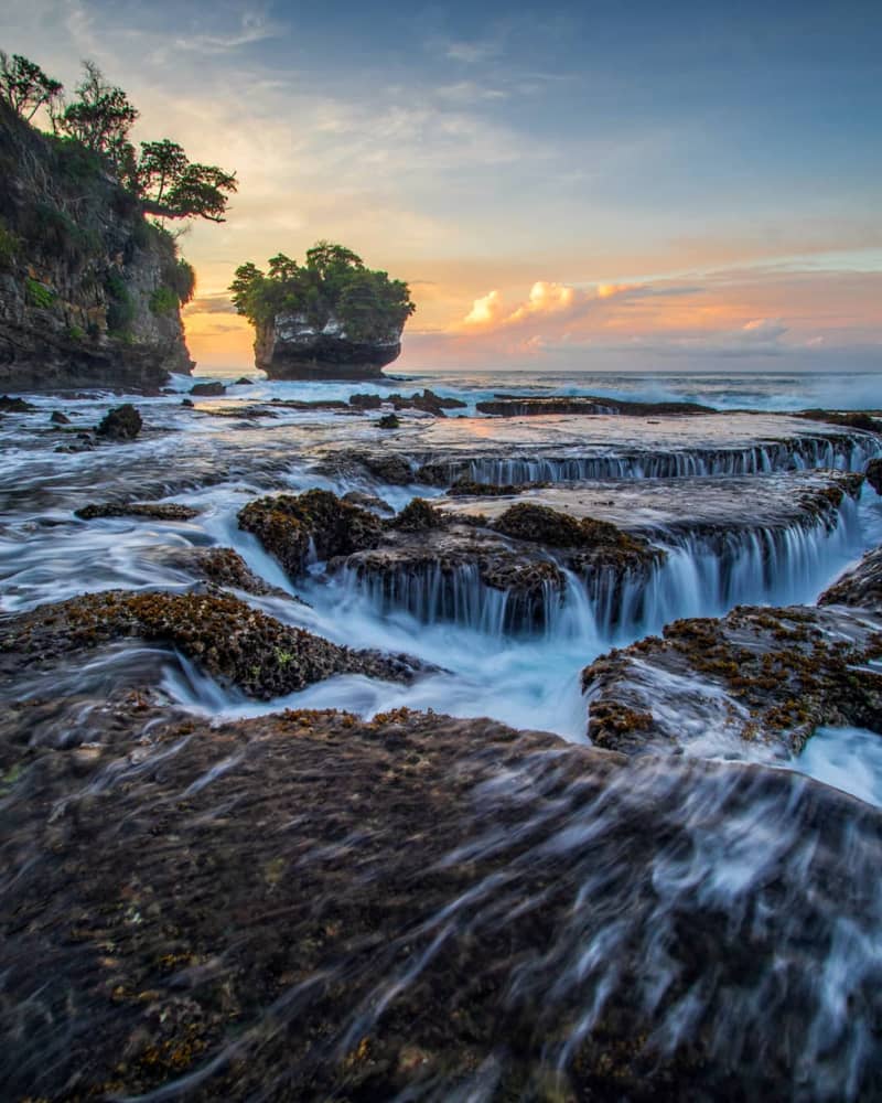 pantai karang bokor