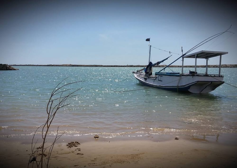 Foto kapal pantai batu kerbuy